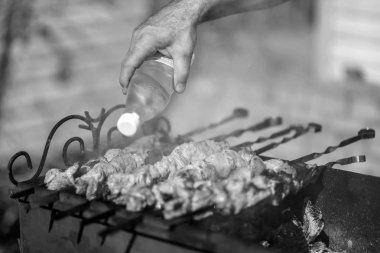 Kebap açık havada pişer 