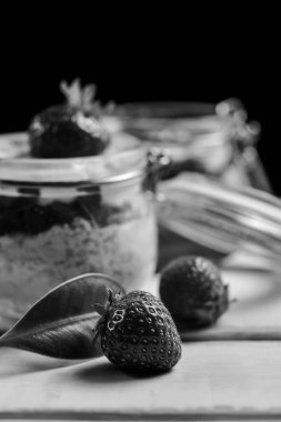 Tablo çilekli tatlı