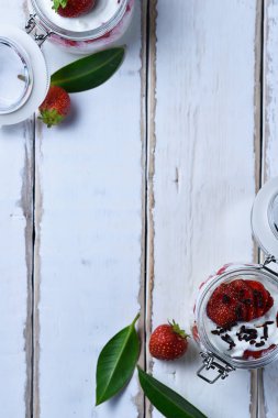 Tablo çilekli tatlı