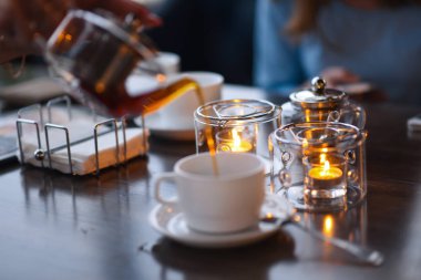 Kafede çay seremonisi