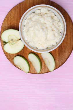 Kahvaltıda meyve püresi 