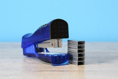 Ofis işleri masaya zımba. İleti örneği öğe. Office su