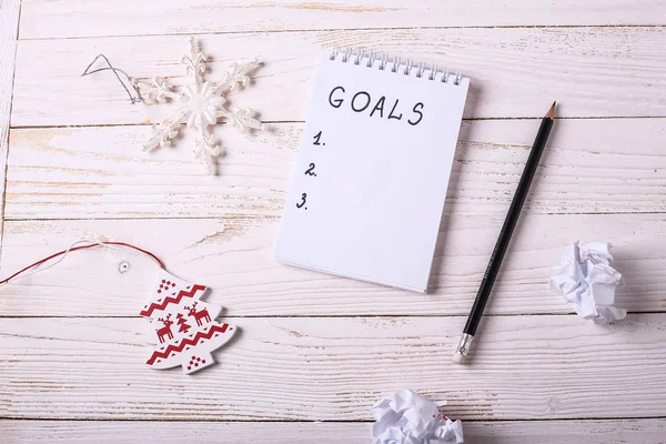 Çalışma alanı ile bir günlük, süslemeleri ve hediyeler. Yeni yıl liste o