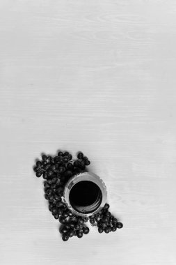 şarap, üzüm ve Erik bileşimi