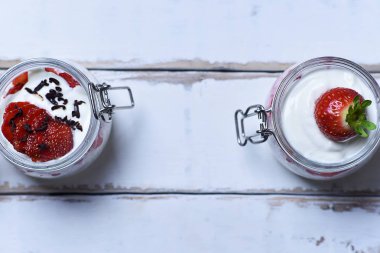 Tablo çilekli tatlı