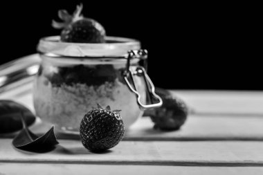 Tablo çilekli tatlı