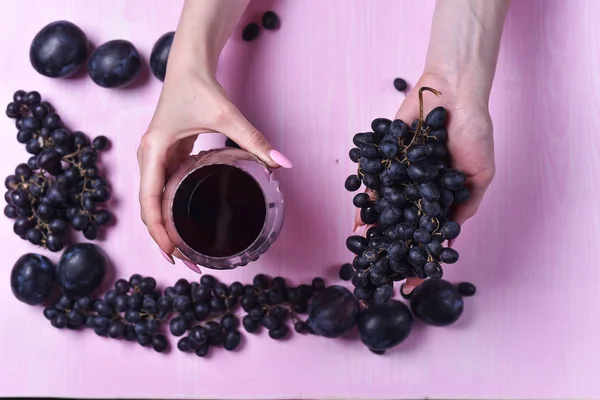 Sammansättningen av vin, druvmust och plommon — Stockfoto