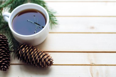 Çay ve bir tatil ev için muamele etmek. Fındık ve çilek iç. Spr