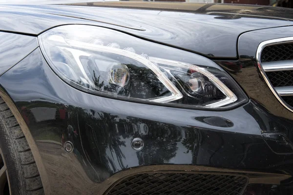 Car headlight (front view) — Stock Photo, Image