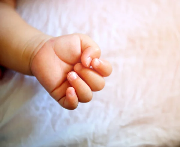 Baby Hand Bed Copy Space — Stock Photo, Image