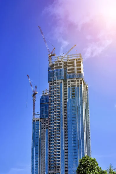 Guindaste Construção Construção Construção Contra Céu Azul — Fotografia de Stock