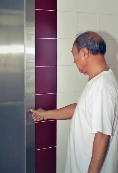 Asian Senior Man Finger Pressing Button Elevator Selective Focus — Stock Photo, Image
