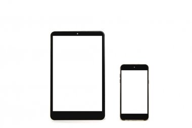 Tablet ve telefon beyaz bir arka plan üzerinde izole. İçerik ek olarak boş, beyaz ekran.