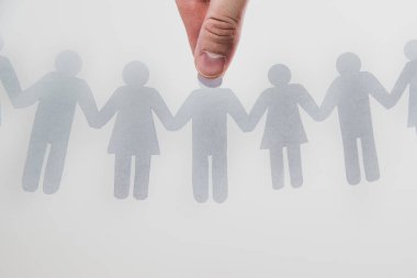 El bir adam insanlar arasından seçer. Kağıt rakamlar elleri, çalışanlar, kişilik bir kalabalık düzenliyoruz. İnsanlar, işe alım, çalışanların kavramı arama seçimi. Kadın ve erkek.