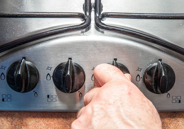 Desaparafusar Torneira Gás Conceito Usar Gás Cozinha Economizando Homem Acende — Fotografia de Stock