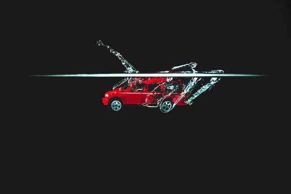 Czerwony Samochód Uderza Wodę Czarne Tło Zabawkowy Samochód Pojazd Wpadający — Zdjęcie stockowe