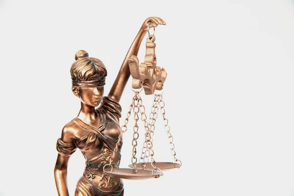 Символ Справедливості Феміди Суди Білому Тлі Ізольовані Концепція Правосуддя Вирішення — стокове фото