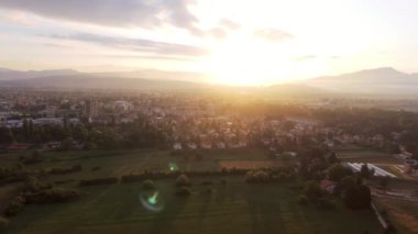 Güneşin tarihsel ünlü Saraybosna Şehir, Bosna havadan görüntüleri.