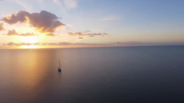 Dormir Sur Voilier Bord Côte Images Aériennes Beau Lever Soleil — Video