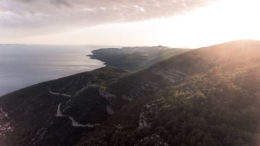 Sunset bulvarında bir Hırvat ada kırsal.