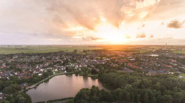 Belo Pôr Sol Acima Uma Pequena Cidade Alemã — Fotografia de Stock