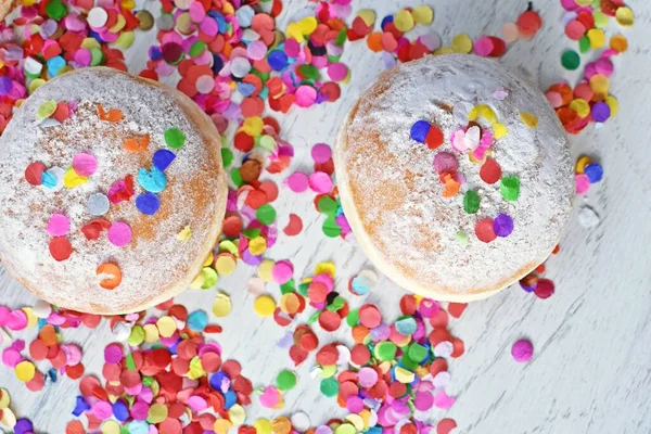 Carnavalsdonuts Uit Duitsland Met Poedersuiker Een Licht Houten Oppervlak Met — Stockfoto