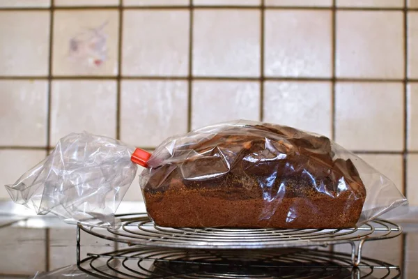 a cuisine photo of cake in package