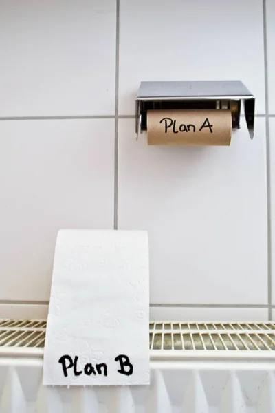 Najít Cestu Ven Neúspěchu Plánu Představovaného Prázdnou Role Toaletního Papíru — Stock fotografie