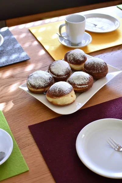 Hausgemachte Faschingskrapfen Einem Bayerischen Haushalt Mit Puderzucker Bestreut Köstliche Hausgemachte — Stockfoto