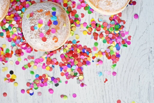 Carnavalsdonuts Uit Duitsland Met Poedersuiker Een Licht Houten Oppervlak Met — Stockfoto