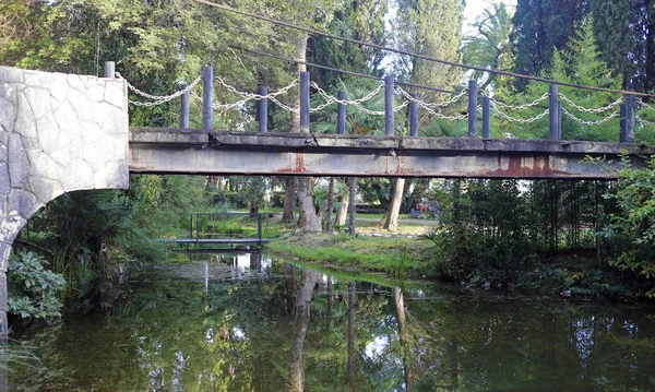 Ponte velha de pedra na Abcásia — Fotografia de Stock