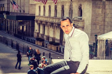 adam dışarıda rahatlatıcı