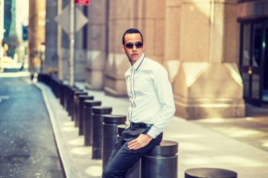 Amerikalı adam New York'ta seyahat