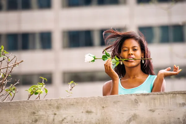 História de amor sobre a jovem afro-americana sentir sua falta com w — Fotografia de Stock