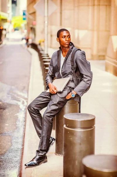 Afro-amerikai fiatalember utazik, a New York-ban tanul — Stock Fotó