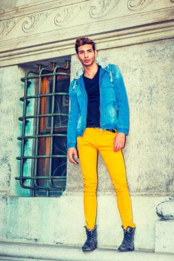 Adam rahat sokak moda.