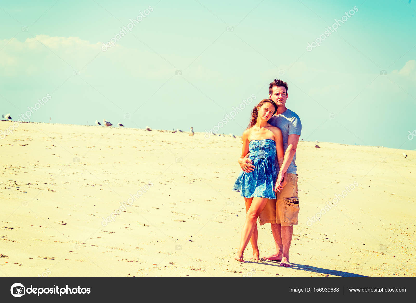 Jeune Couple Daméricains Voyager Se Détendre Sur La Plage