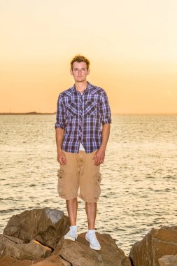 Sunset bulvarında sizi genç adam