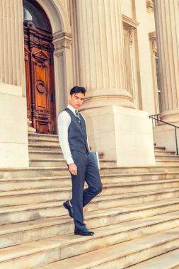 Genç Asyalı Amerikalı iş adamı 