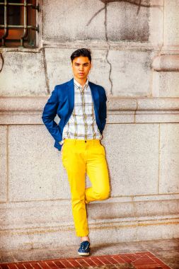 Genç Asyalı Amerikalı adam New York'ta