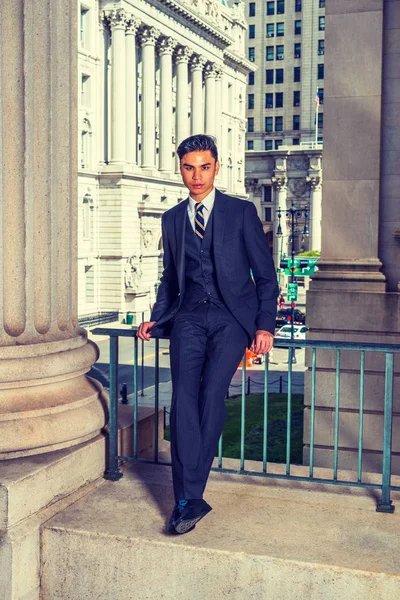 Молодой индонезийский американский бизнесмен в Нью-Йорке — стоковое фото