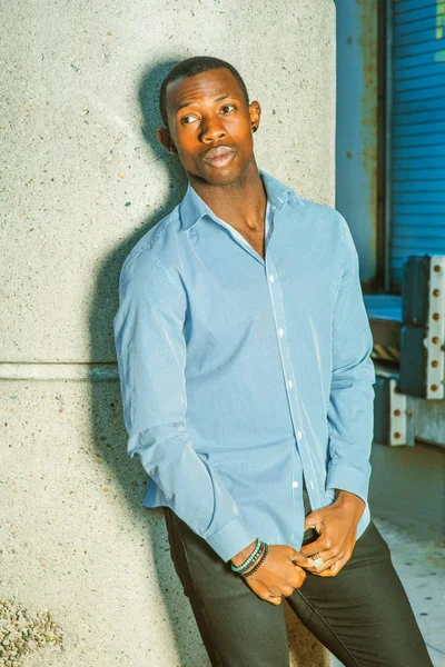 Senin için New York'ta sokakta bekleyen adam