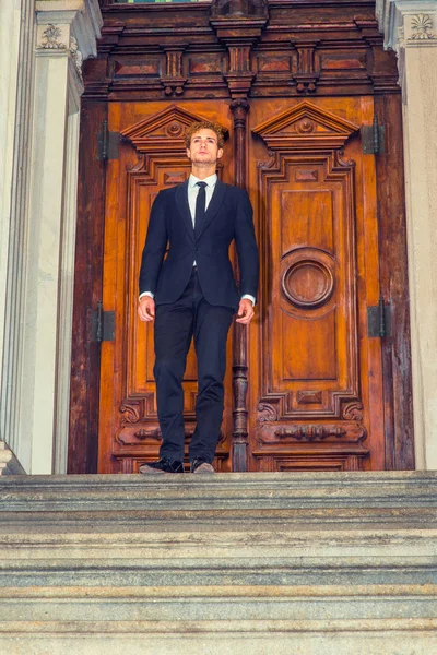 Retrato de un joven empresario en Nueva York — Foto de Stock