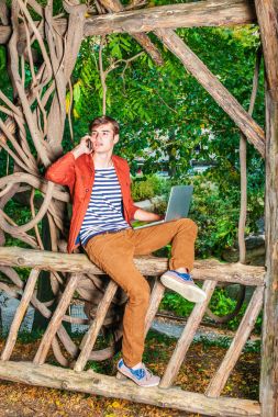 dışında çalışan adam. 