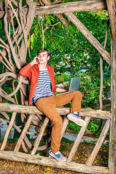 dışında çalışan adam. 