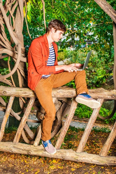 dışında çalışan adam. 