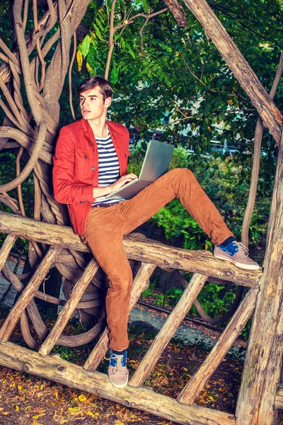 dışında çalışan adam. 