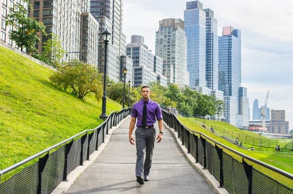 Jonge Man Walking Down — Stockfoto