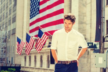 Genç yakışıklı Amerikalı New York'ta seyahat adam