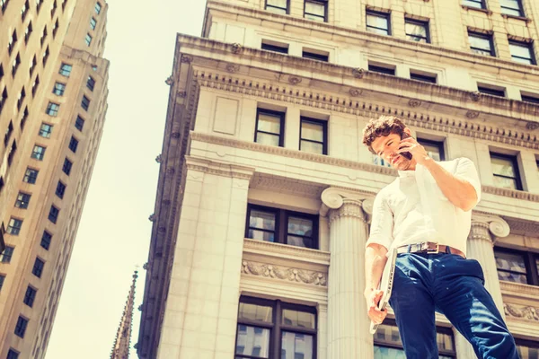 Genç Amerikalı seyahat, New York'ta çalışan adam